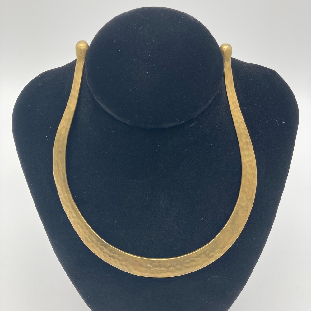 Vintage Hammered Brass Torque Collar Necklace | Mid-Century Modernist Choker - Picture 9 of 9